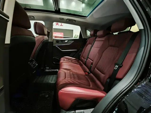 Hongqi HS5 — Фото автомобиля 14