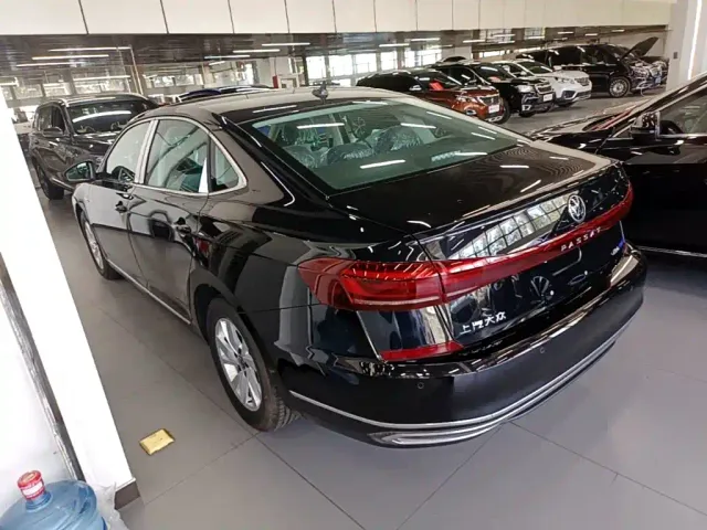 Volkswagen Passat — Фото автомобиля 4