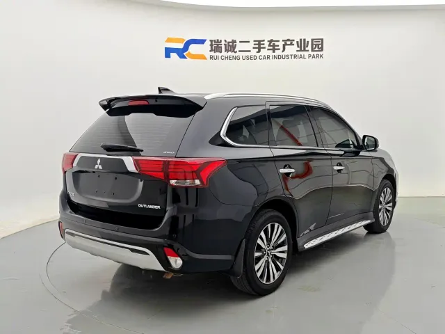 Mitsubishi Outlander — Фото автомобиля 16