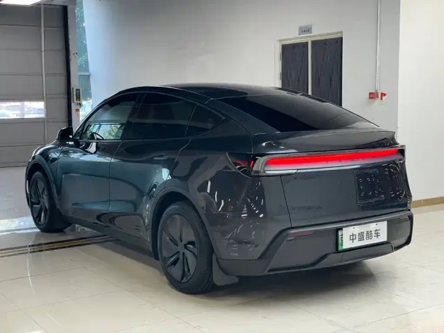 Tesla Model Y — Фото автомобиля 24