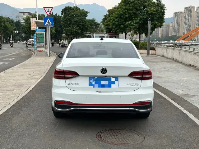 Volkswagen Lavida — Фото автомобиля 4
