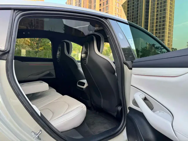 Xiaomi SU7 — Фото автомобиля 4