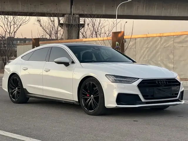Audi Audi A7 2023 Model 45 TFSI Premium Selection Edition — Фото автомобиля 2