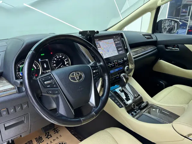 Toyota Vellfire — Фото автомобиля 8