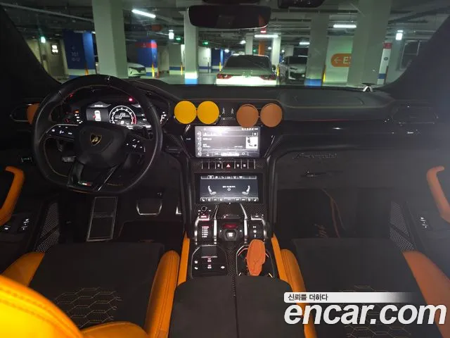 Lamborghini Urus — Фото автомобиля 10