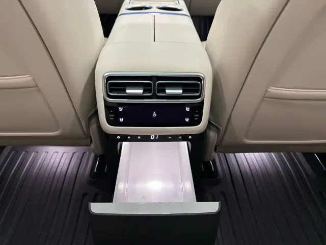 Li Auto L6 — Фото автомобиля 20