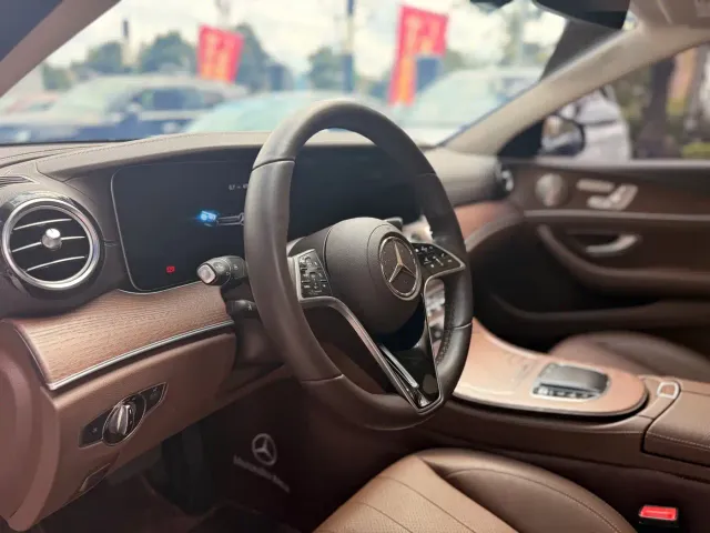 Mercedes-Benz E-Class — Фото автомобиля 13