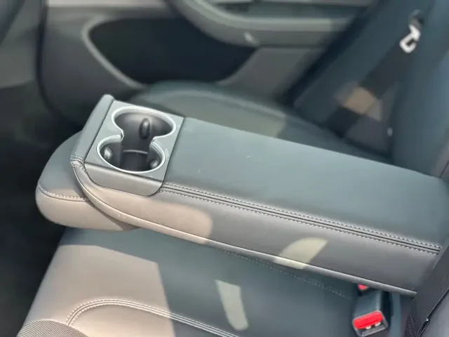 Tesla Model 3 — Фото автомобиля 21