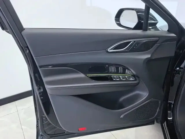 Hongqi Hongqi HS3 2023 1.5T 2WD Virtue Edition — Фото автомобиля 7
