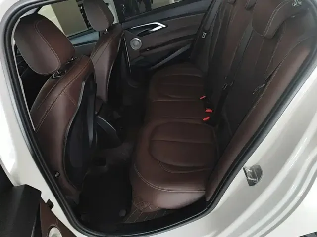 BMW BMW 1 Series 2023 120i M Sport Shadow Edition — Фото автомобиля 16