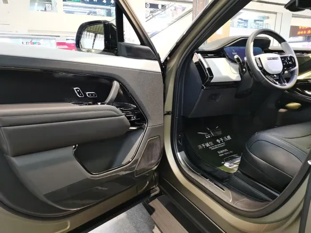 Land Rover Range Rover Sport — Фото автомобиля 5