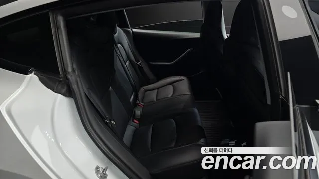 Tesla Model 3 — Фото автомобиля 11