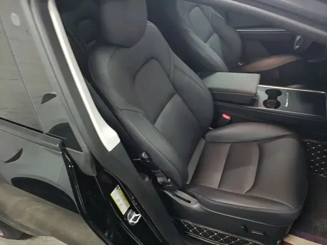 Tesla Model Y — Фото автомобиля 24