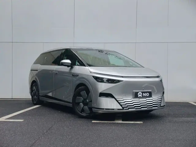 Xpeng X9 — Фото автомобиля 3