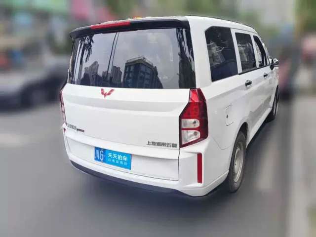 Wuling Hongguang Plus — Фото автомобиля 2