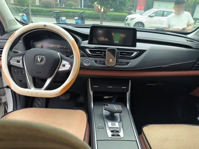 Changan CS75 — Фото автомобиля 12