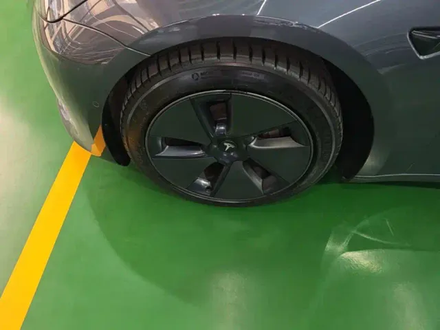 Tesla Model 3 — Фото автомобиля 22
