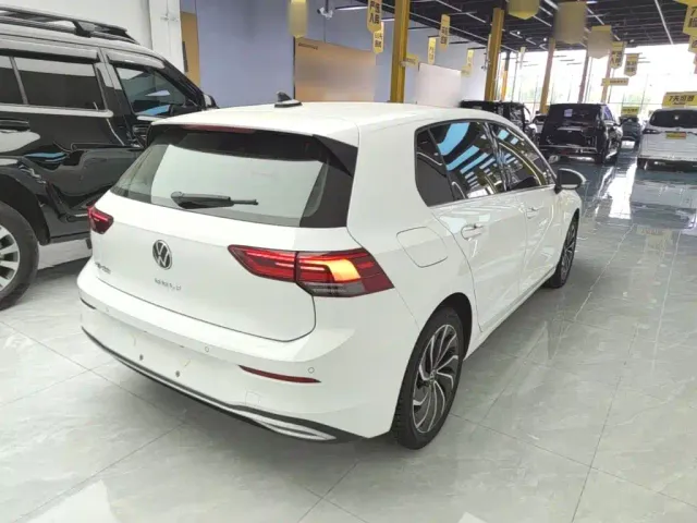 Volkswagen Golf — Фото автомобиля 6