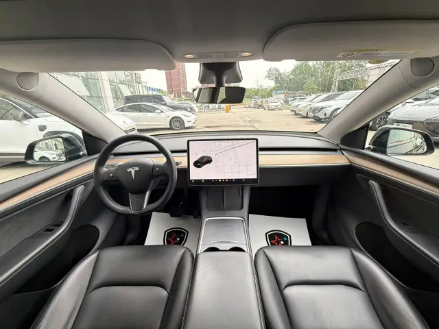 Tesla Model Y — Фото автомобиля 9