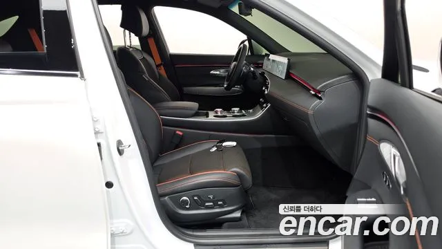Genesis GV70 — Фото автомобиля 16