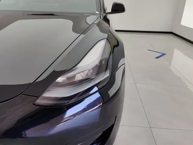 Tesla Model 3 — Фото автомобиля 5