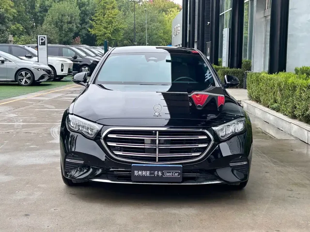 Mercedes-Benz E-Class — Фото автомобиля 2