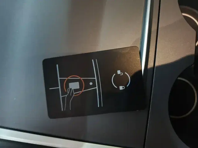 Tesla Model Y — Фото автомобиля 8