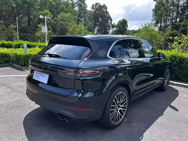 Porsche Cayenne — Фото автомобиля 10