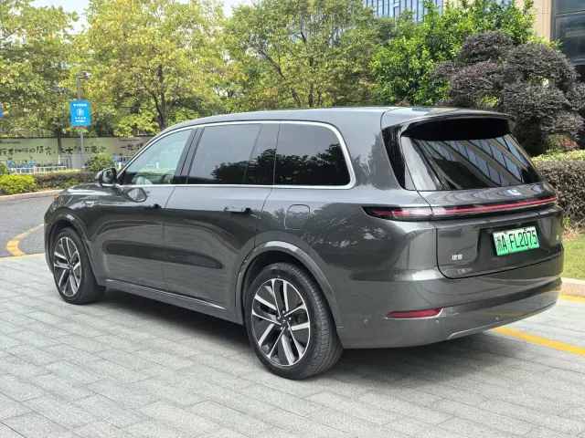 Li Auto L9 — Фото автомобиля 11