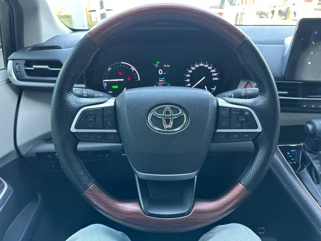 Toyota Granvia — Фото автомобиля 9