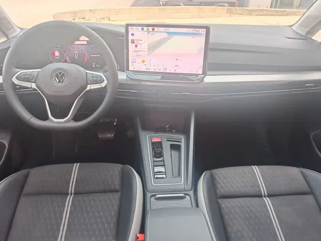 Volkswagen Golf — Фото автомобиля 10