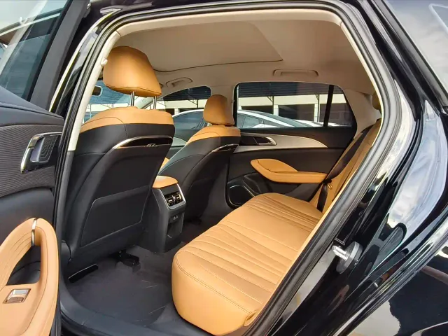 Hongqi H5 — Фото автомобиля 11