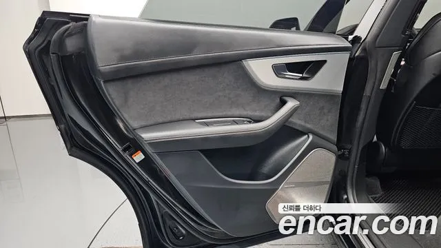 Audi Q8 55 TFSI quattro Premium — Фото автомобиля 20