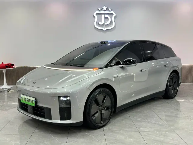 Фотография автомобиля — Li Auto i6