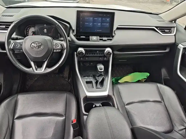 Toyota RAV4 — Фото автомобиля 9