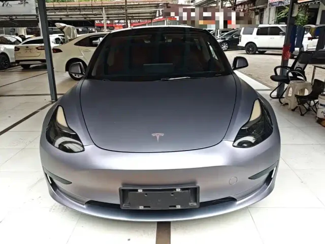 Tesla Model 3 — Фото автомобиля 2