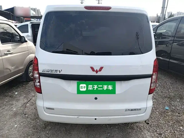 Wuling Hongguang V — Фото автомобиля 3