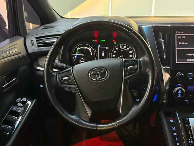 Toyota Alphard — Фото автомобиля 26