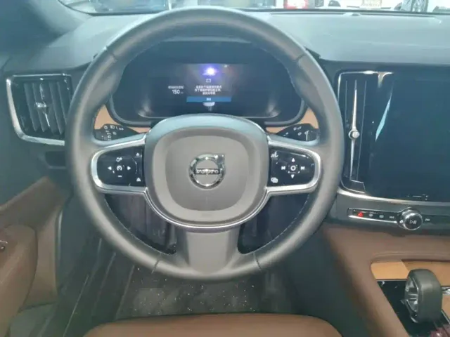 Volvo S90 — Фото автомобиля 10