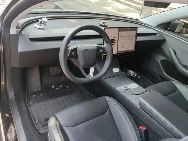 Tesla Model 3 — Фото автомобиля 12