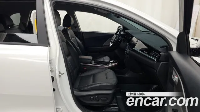 Kia Niro — Фото автомобиля 11