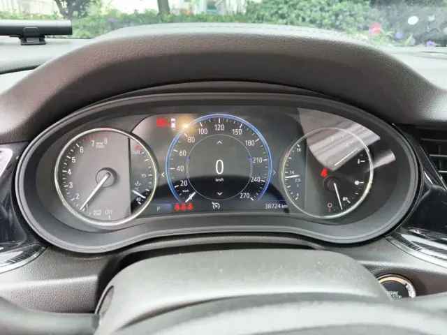 Buick Regal — Фото автомобиля 12