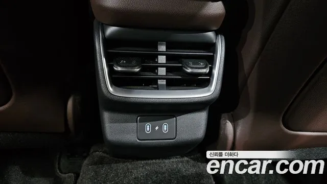 Hyundai Grandeur Grandeur (GN7) 2.5 Бензин 2WD — Фото автомобиля 28
