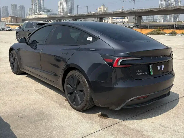 Tesla Model 3 — Фото автомобиля 7