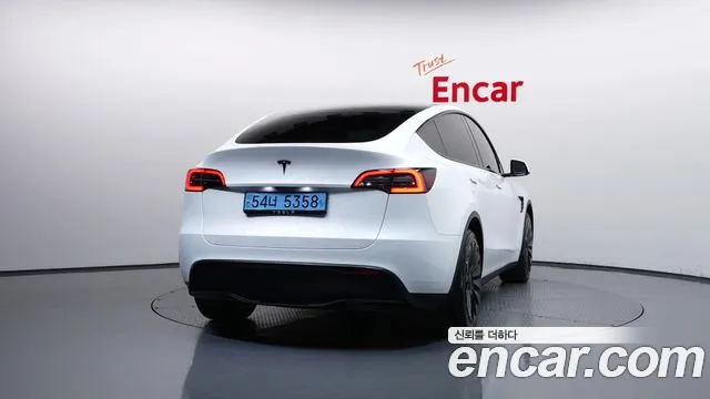 Tesla Model Y — Фото автомобиля 4