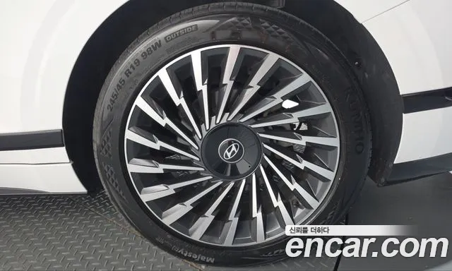 Hyundai Grandeur GN7 — Фото автомобиля 6