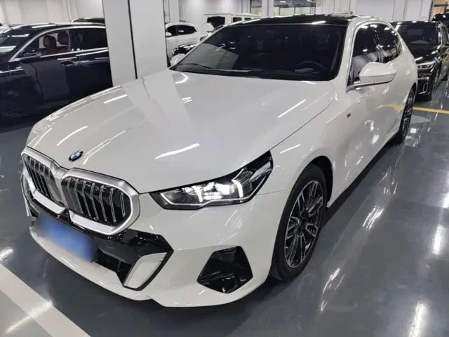 Фотография автомобиля — BMW 5 Series