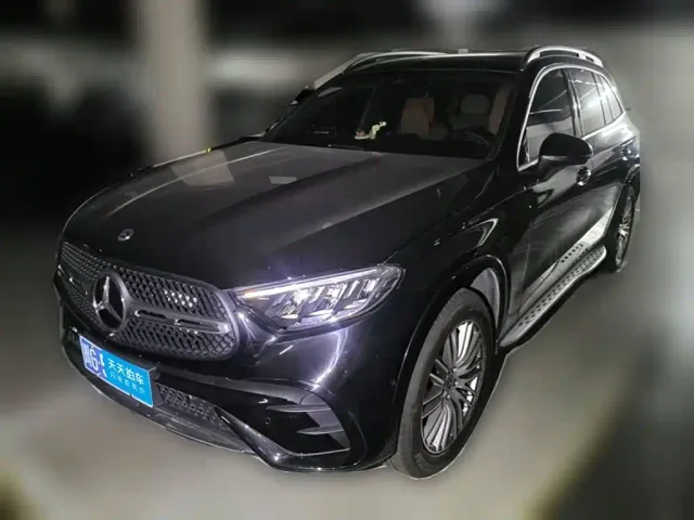 Фотография автомобиля — Mercedes-Benz GLC-Class
