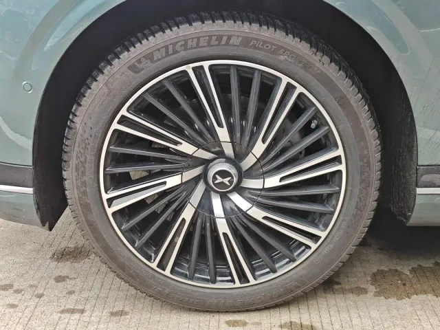 Xpeng G9 — Фото автомобиля 8