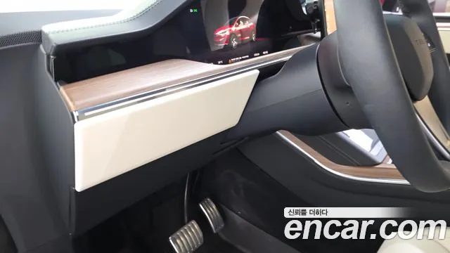 Tesla Model X — Фото автомобиля 28